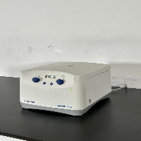 Eppendorf 5702 Centrifuge image 1